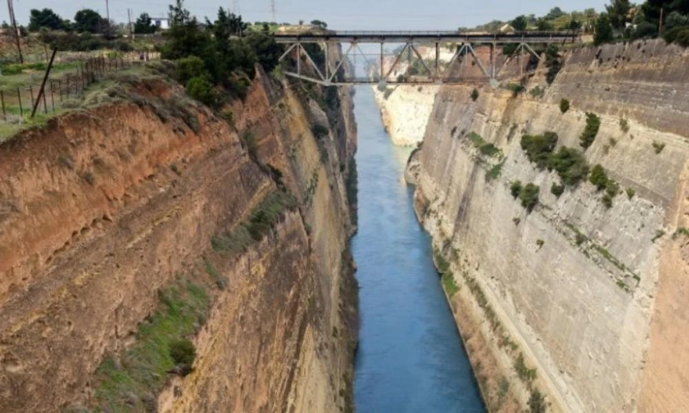 Κόρινθος: Σημειώθηκε νέα κατολίσθηση στον Ισθμό (Βίντεο)